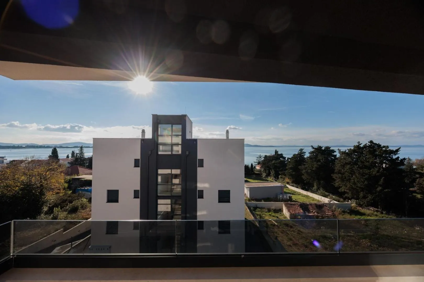 Blue Premium Apartment - Crowonder Luxury Rent زادار
