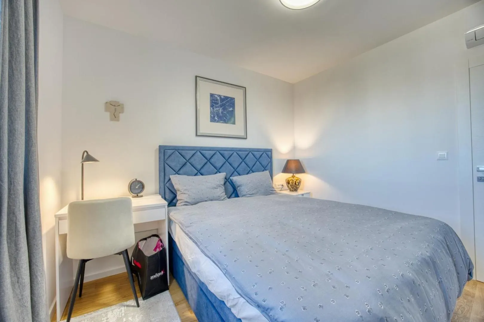 Blue Premium Apartment - Crowonder Luxury Rent زادار