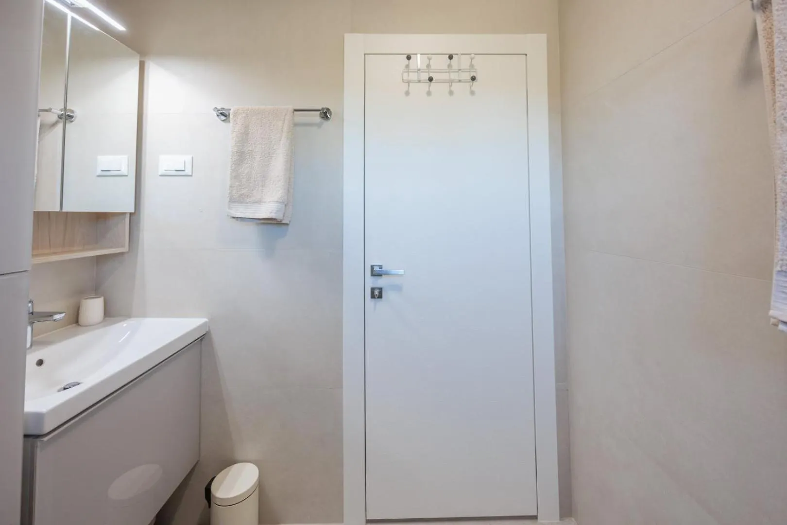 Blue Premium Apartment - Crowonder Luxury Rent زادار