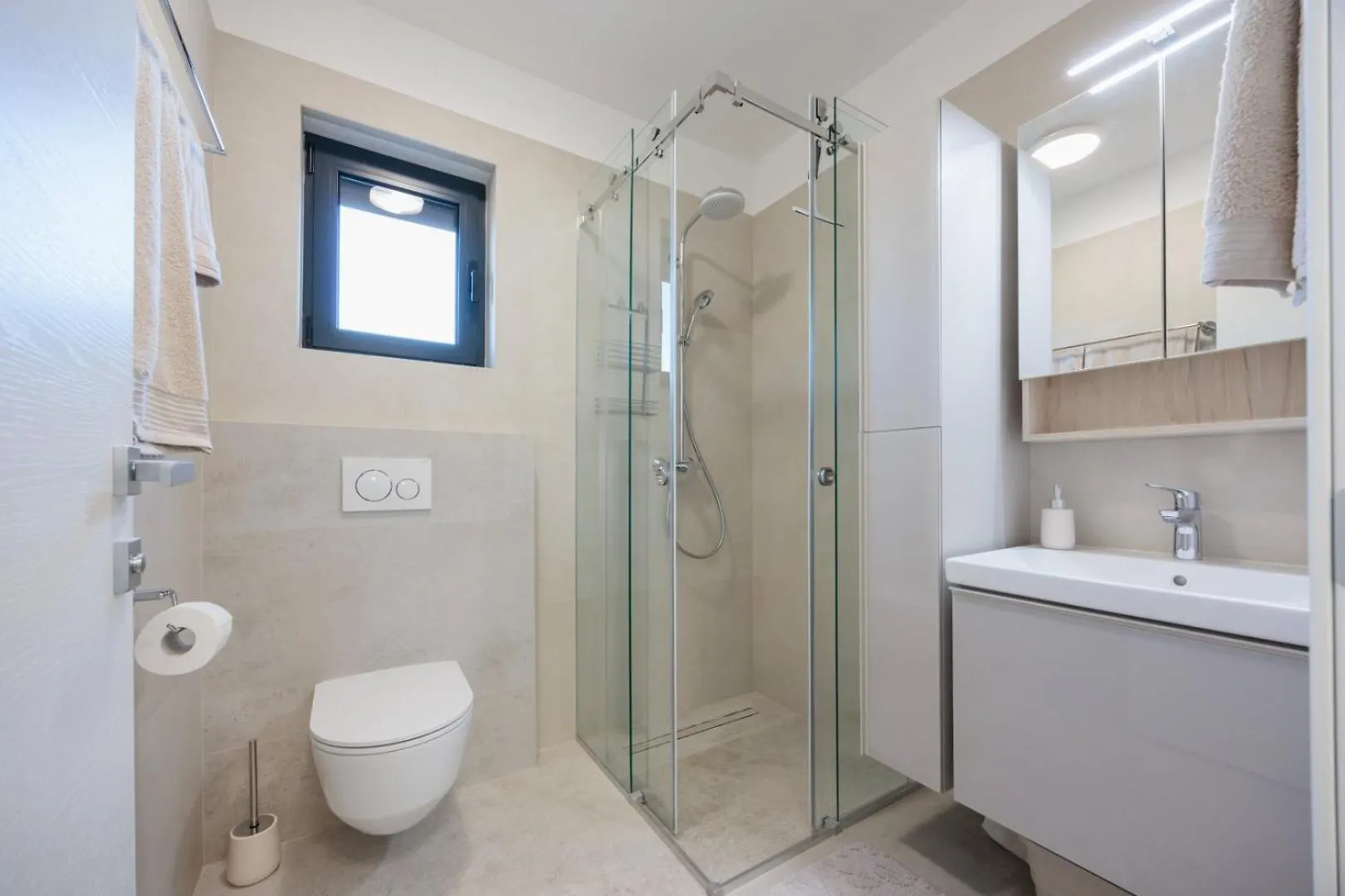 Blue Premium Apartment - Crowonder Luxury Rent زادار