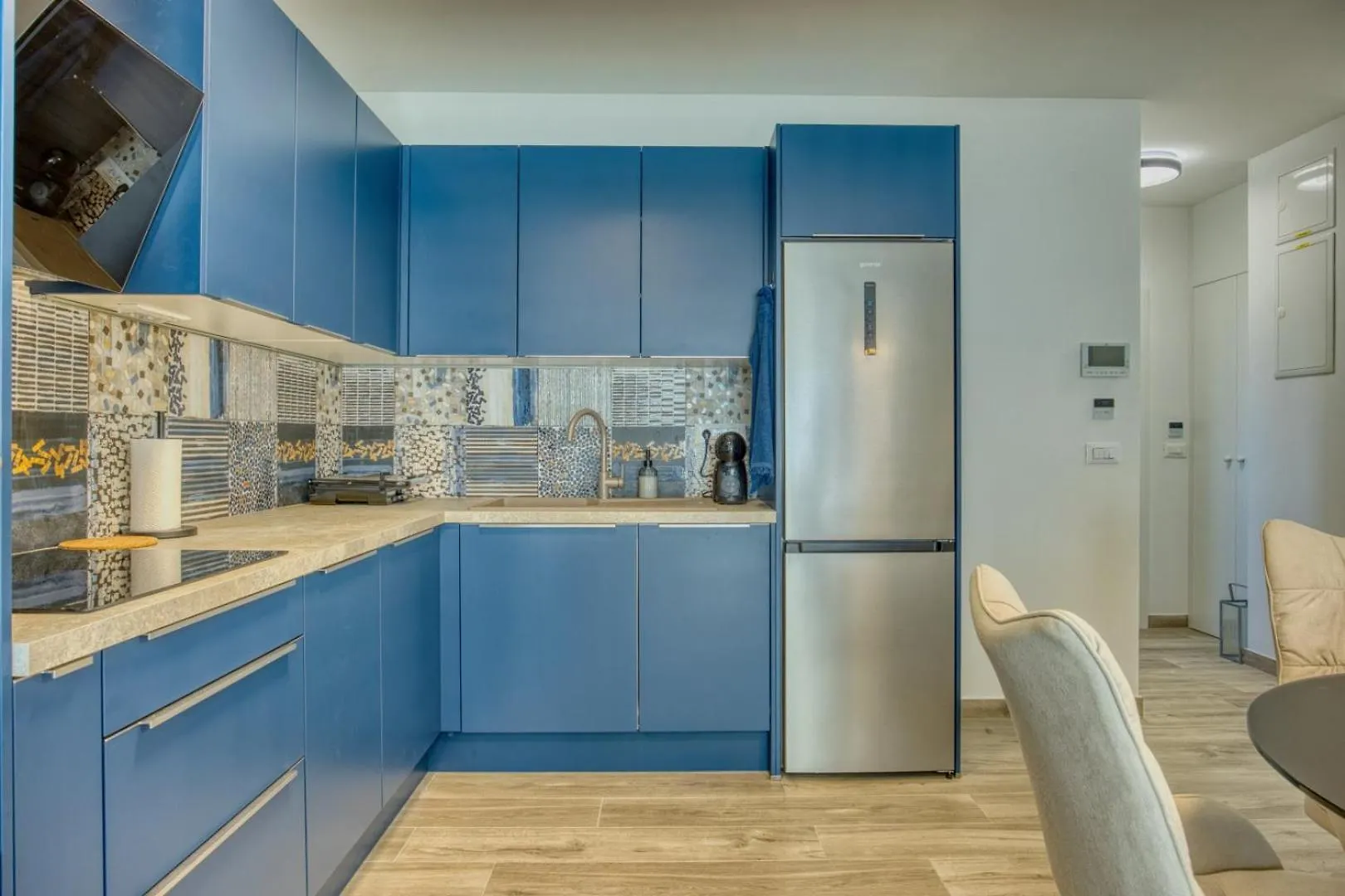 Blue Premium Apartment - Crowonder Luxury Rent زادار